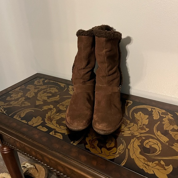 Lands End suede boots - Picture 2 of 3